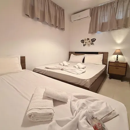 Casa vacanze 3 Bedroom House, 250m From Trikorfo Gerakini