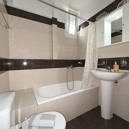 3 Bedroom House, 250m From Trikorfo Casa de Férias Gerakini