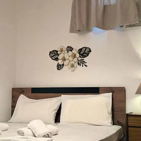 Casa vacanze 3 Bedroom House, 250m From Trikorfo *