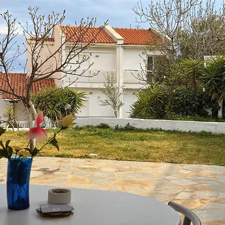 Casa vacanze 3 Bedroom House, 250m From Trikorfo *