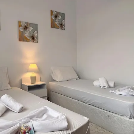 Casa vacanze 3 Bedroom House, 250m From Trikorfo