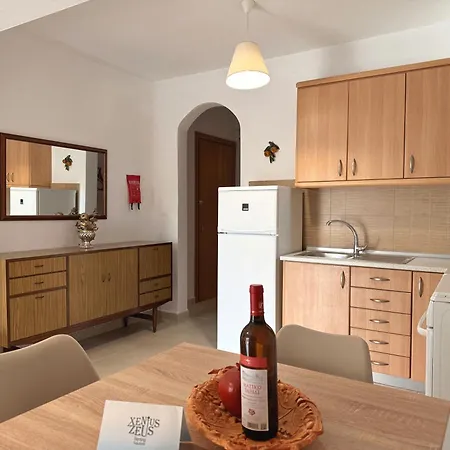 3 Bedroom House, 250m From Trikorfo