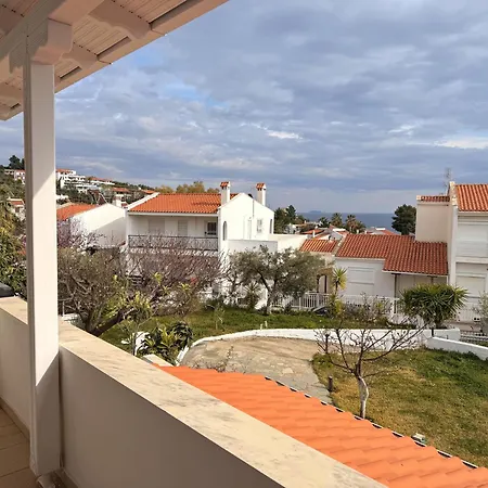 3 Bedroom House, 250m From Trikorfo Gerakini