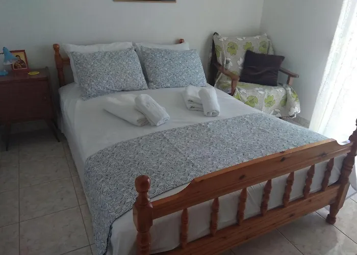 3 Bedroom House, 250m From Trikorfo