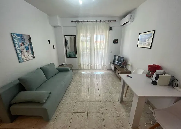 3 Bedroom House, 250m From Trikorfo Γερακινή